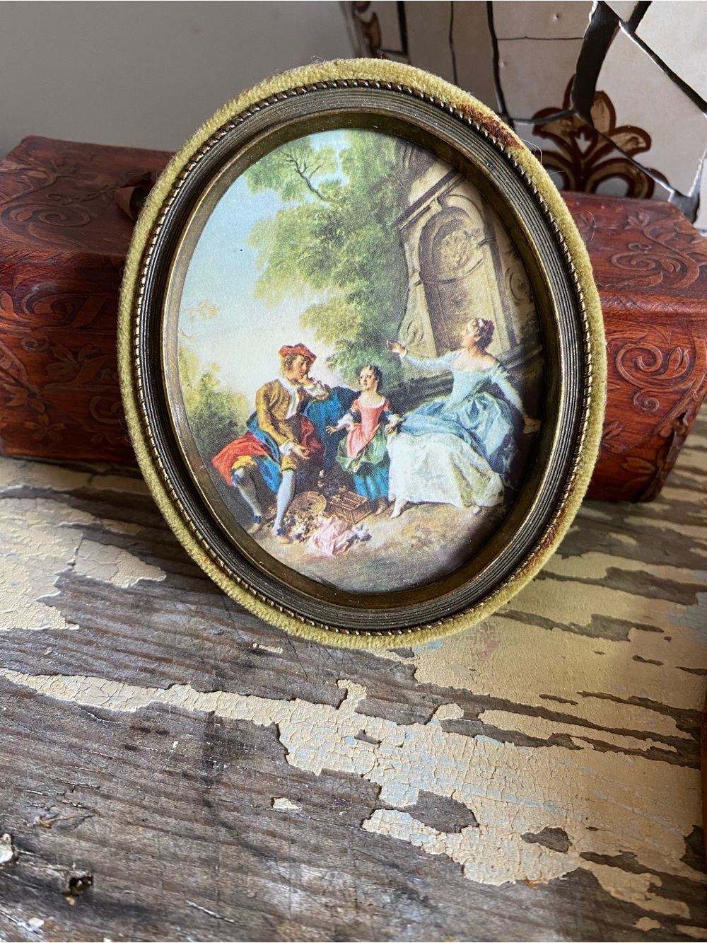 Oval Vintage-Style French Decorative Frame in Gold and Green